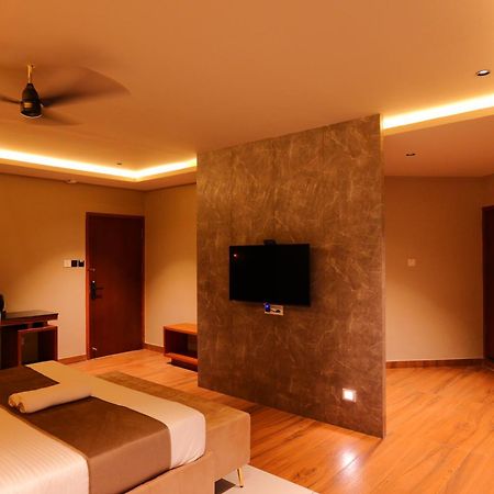 Hotel Classico International Kannangad エクステリア 写真